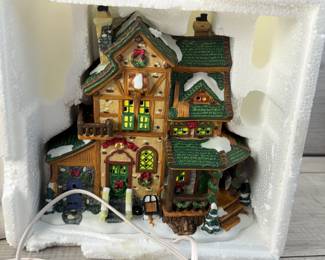 VINTAGE CAROLE TOWNE COLLECTIBLE VILLAGE HOME