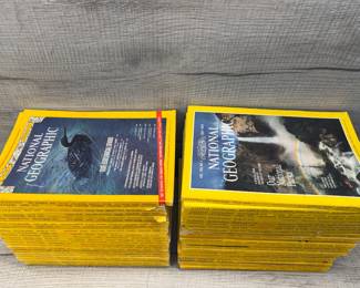 VINTAGE 1970s NATIONAL GEOGRAPHIC MAGAZINES