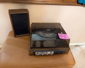Sound design turn table works great with speaker