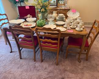French Provincial dining table with leaf and 6 chairs