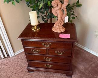 4 drawer small chest