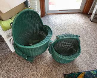 Wicker frogs