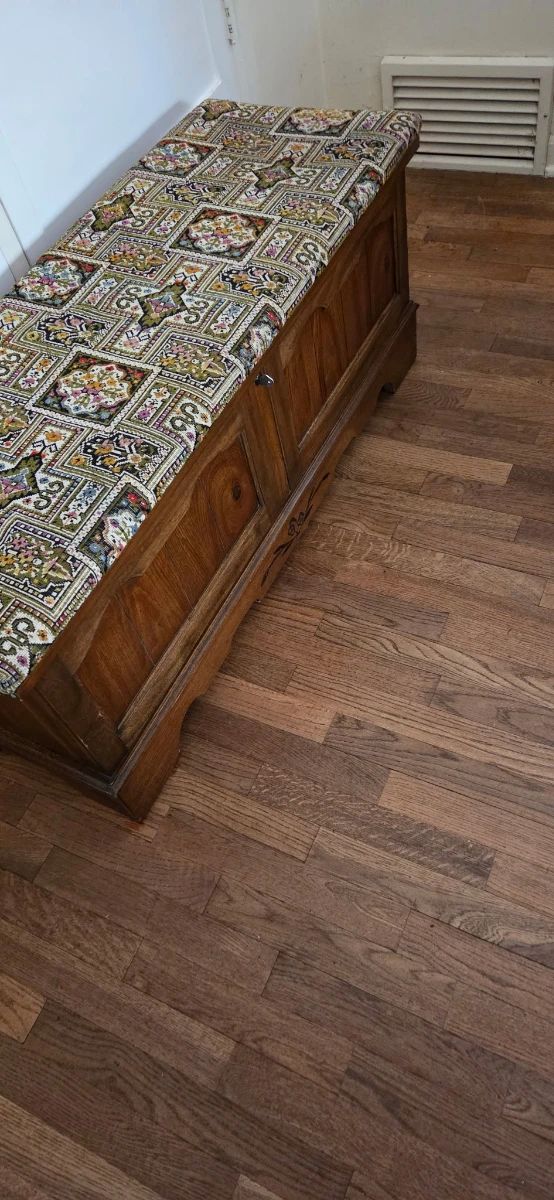 Lane cedar chest
