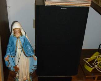 Vintage statue & Jensen speaker