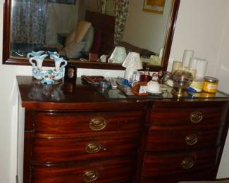 Mahogany dresser w/mirror