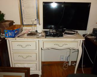 Provincial small desk
