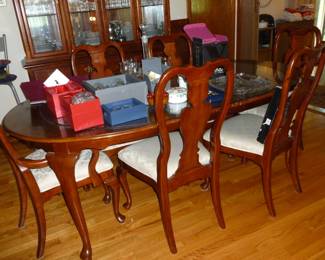 DR table w/6 chairs
