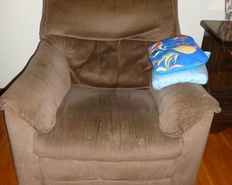 recliner (needs cleaning)