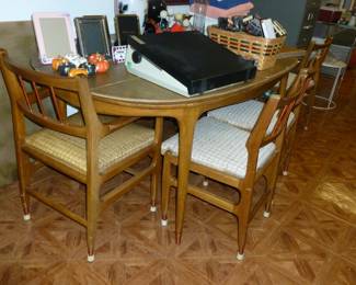 Mid-Century Table w/ chairs (R-Way?)