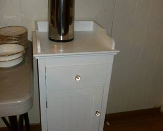 Small white cabinet w/drawer