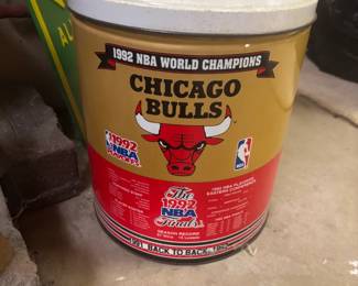 bulls tin