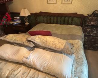 chrrry wood full size bed drexel
