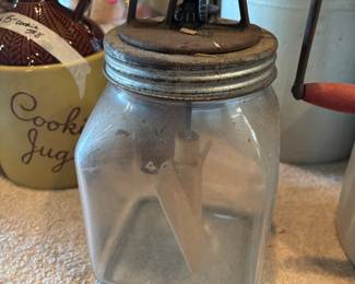 Vintage 4 quart butter churn glass
