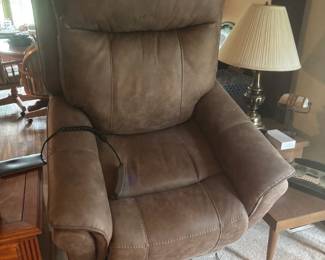 brown electric lift chair in like new condition