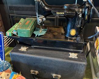 singer featherweight sewing machine