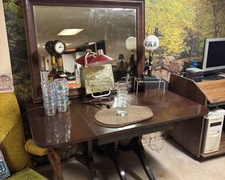 mahogany dining room table