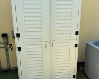 Outdoor storage Unit $100