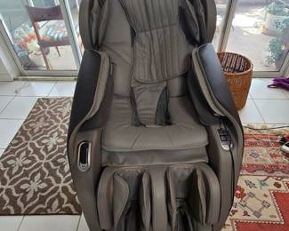 Titan Massage Chair / 2024