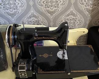 Singer Featherweight Sewing Machine