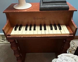 Schoenhut Toy Piano