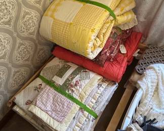 Handmade Quilts and Comforters Set