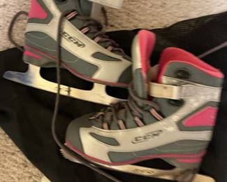 CCM Jamie Girl Youth Figure Skates
