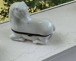 Greenbrier International White Porcelain Horse Trinket Box