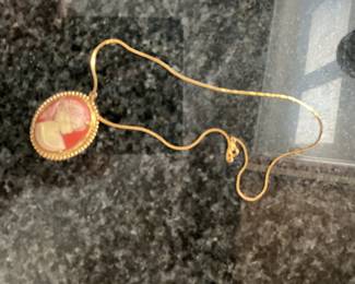 Vintage Cameo Pendant Necklace