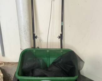 Scotts AccuGreen 2000 Broadcast Spreader