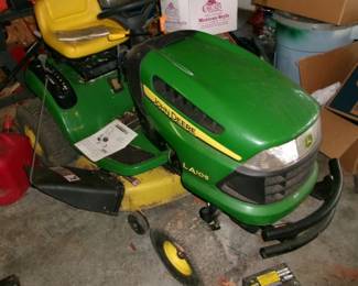 JD LA105 LAWN TRACTOR
