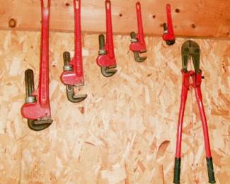 PIPE WRENCHES