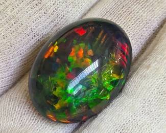 23.90 Carats Natural Welo Opal (Oval Cabochon)