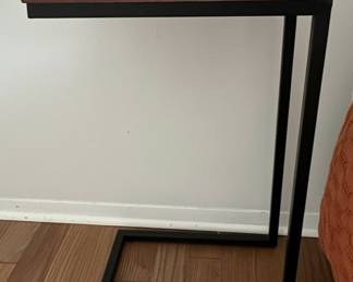 Industrial Style C-Shaped Side Table with Solid Wood Top