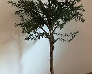 Shady Lady Style Faux Olive Tree