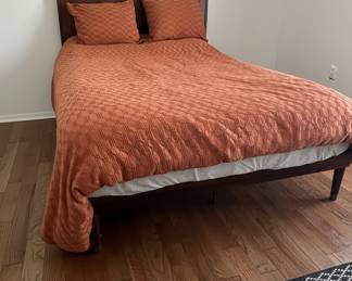 Mid-Century Modern Style Platform Bed with Tapered Legs