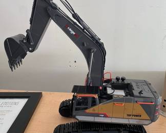 Huina 1:14 Scale RC Excavator