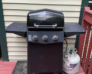 DynaGlo 3Burner Gas Grill