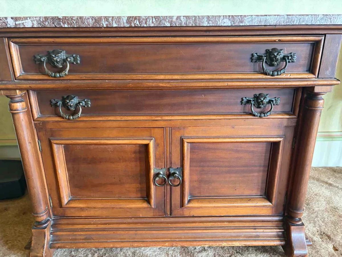 Spectacular Antiques online auction on ctbids.com starts on 7