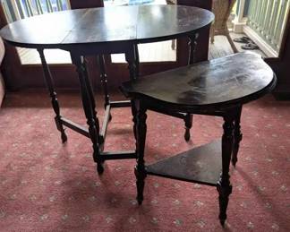 TA146Vintage Dark Wood Tables est $265