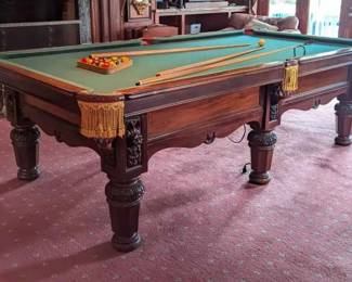 TA116VSnooker Table Set est $50,000