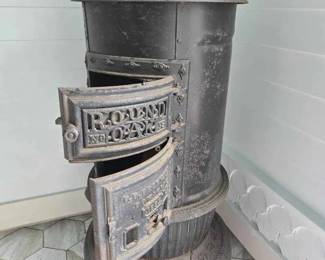 TA121Round Oak Parlor Stove