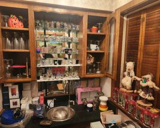 Vintage Shot glasses and BarWare. Marylin Monroe Glasses, Christmas Glasses