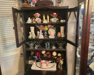 Antique display Furniture with figurines, Capodimonte, Crystal 