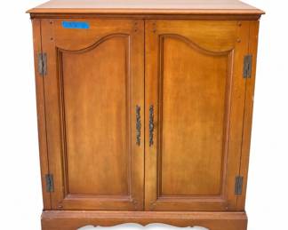Lot 376: Magnavox French Provincial Stereo Console