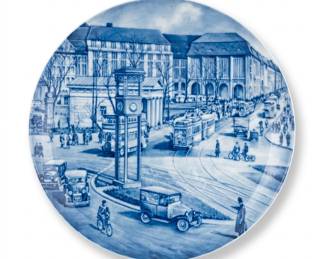 Lot 26: Furstenberg 1976 Berlin Cobalt Collector Plate