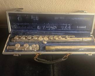 Vintage Gemeinhardt Student flute. Silverplated.