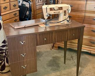 Vintage working Singer sewing machine