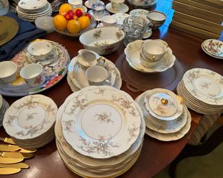 GORGEOUS HAVILAND CHINA. ROSALINDE PATTERN.