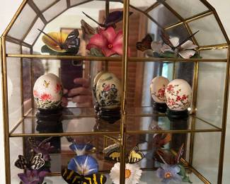 QUALITY DECORATIVE ITEMS THROUGHOUT.