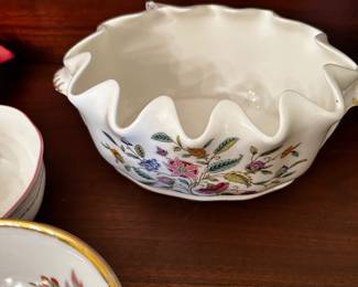 MINTON RUFFLED BOWL.